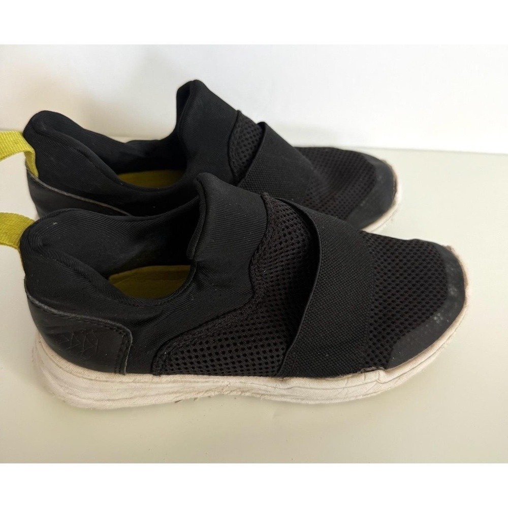 Kids Slip-On Sneakers Size 1 Black Yellow White Athletic Casual Mesh Upper Comfo